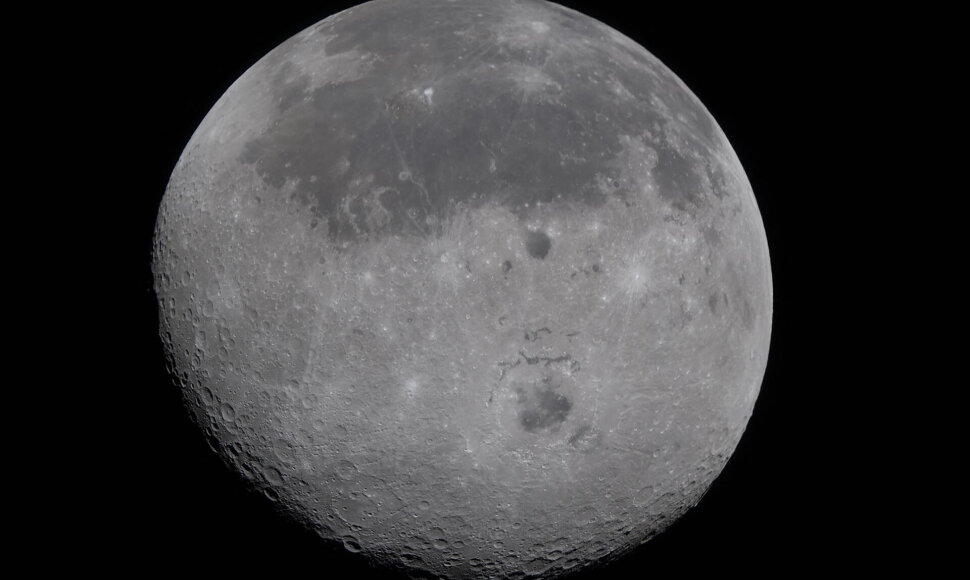 „Artemis“ astronautų užfiksuotas Mėnulis