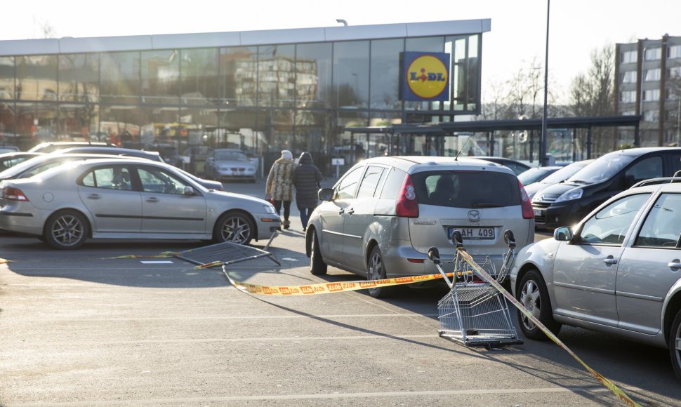 Parduotuvės „Lidl“ stovėjimo aikštelė