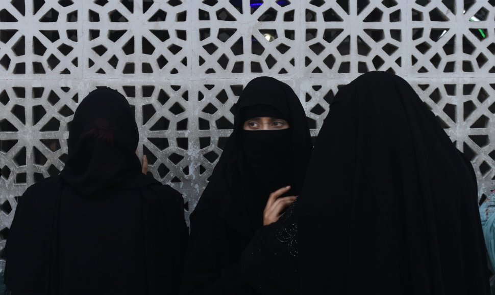 Talibanas skiria vis daugiau dėmesio moterų teisių apribojimams