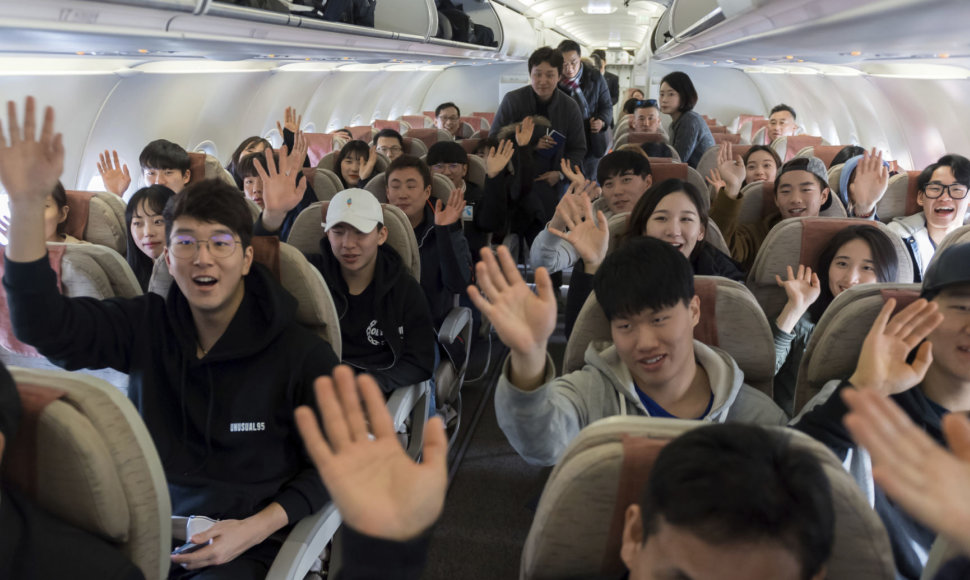 Pietų Korėjos slidininkams surengtas retas skrydis į Šiaurės Korėją