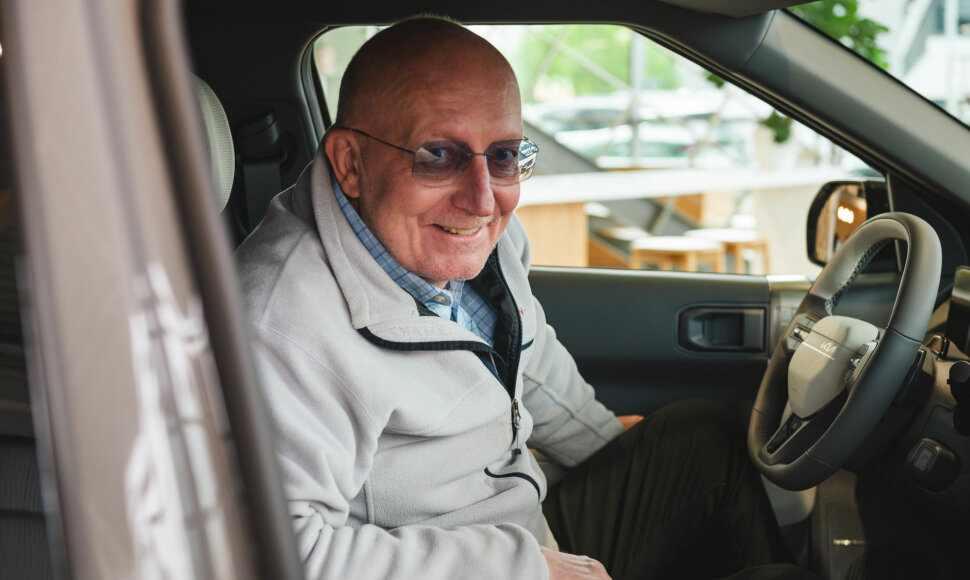 Arūnas Valinskas su nauju automobiliu