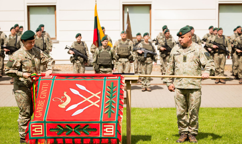 Lietuvos kariuomenės Karo komendantūrų valdybos vėliavos įteikimo ceremonija