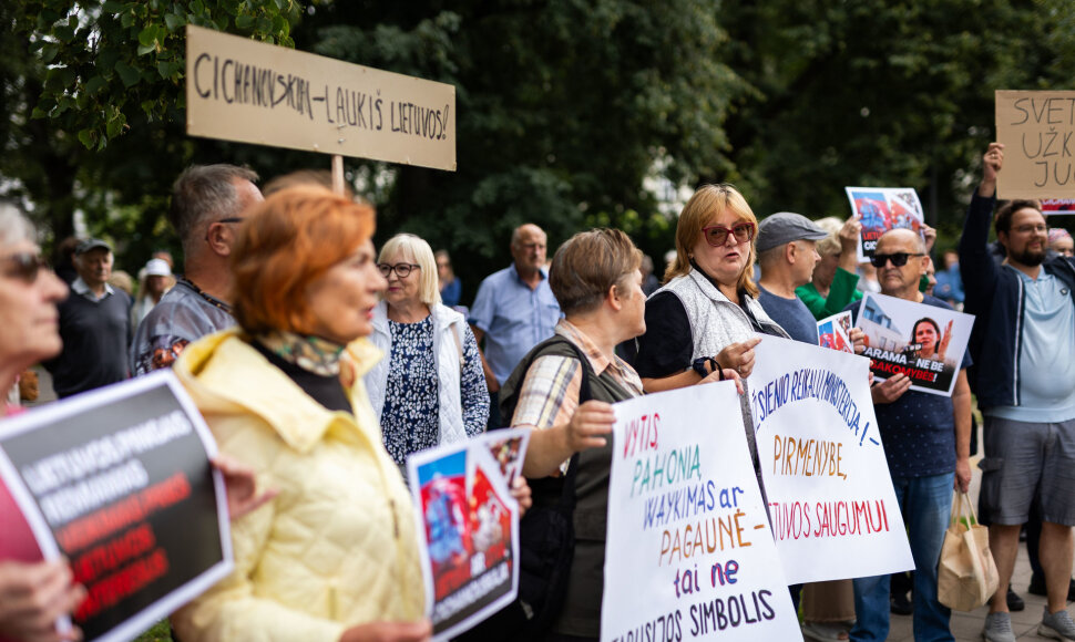 Protestas prie Užsienio reikalų ministerijos