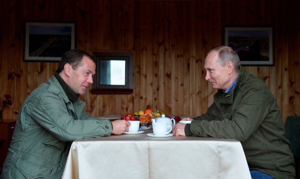 V. Putino ir D. Medvedevo atostogos su žvejais Novgorodo regione