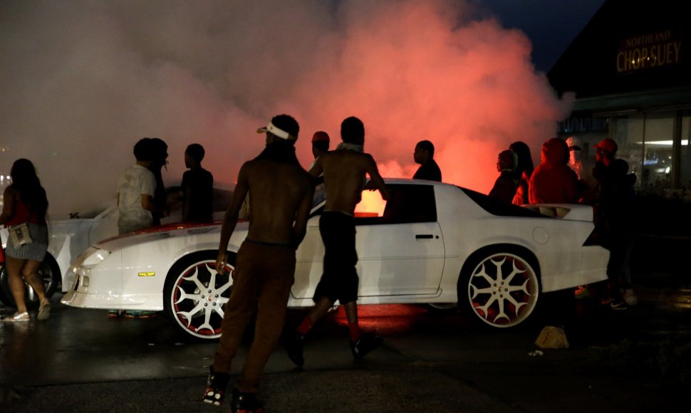 Policijos ir demonstrantų susirėmimai Misūrio mieste Fergusone