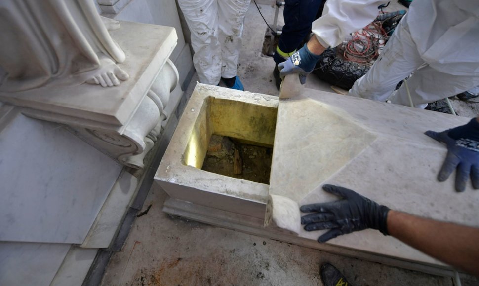 Vatikane ieškant dingusios paauglės atkasti kapai yra tušti