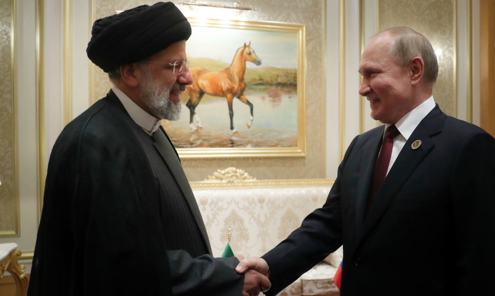 Irano prezidentas Ebrahimas Raisis ir Rusijos lyderis Vladimiras Putinas