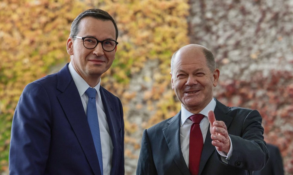 Lenkijos premjeras Mateuszas Morawieckis ir Vokietijos kancleris Olafas Scholzas