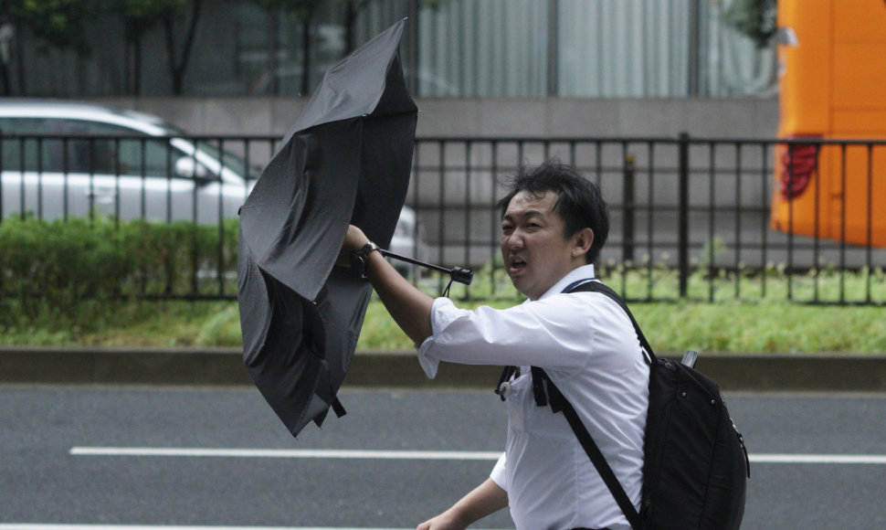 Stiprus taifūnas artinasi Japonijos link