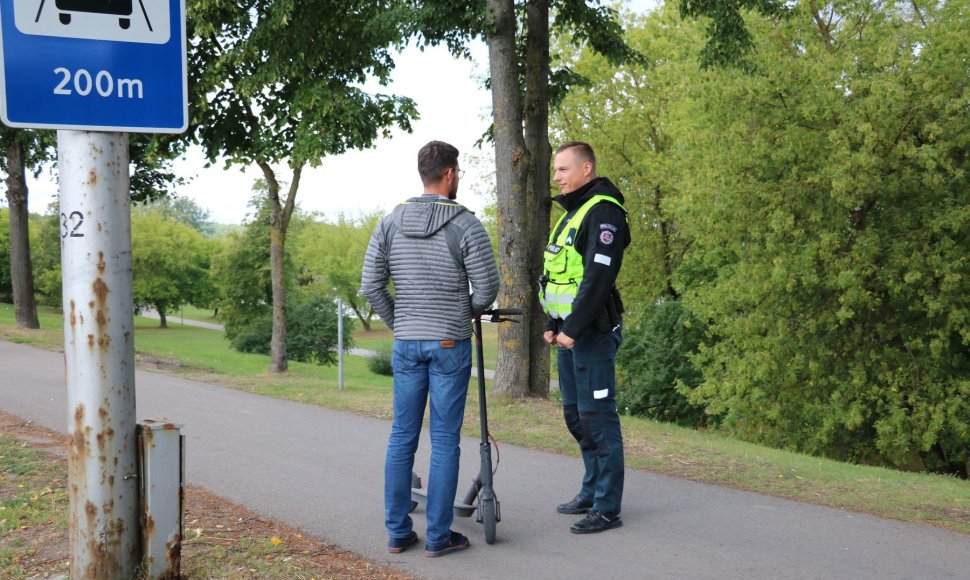 Kaune policijos dėmesio sulaukė paspirtukininkai