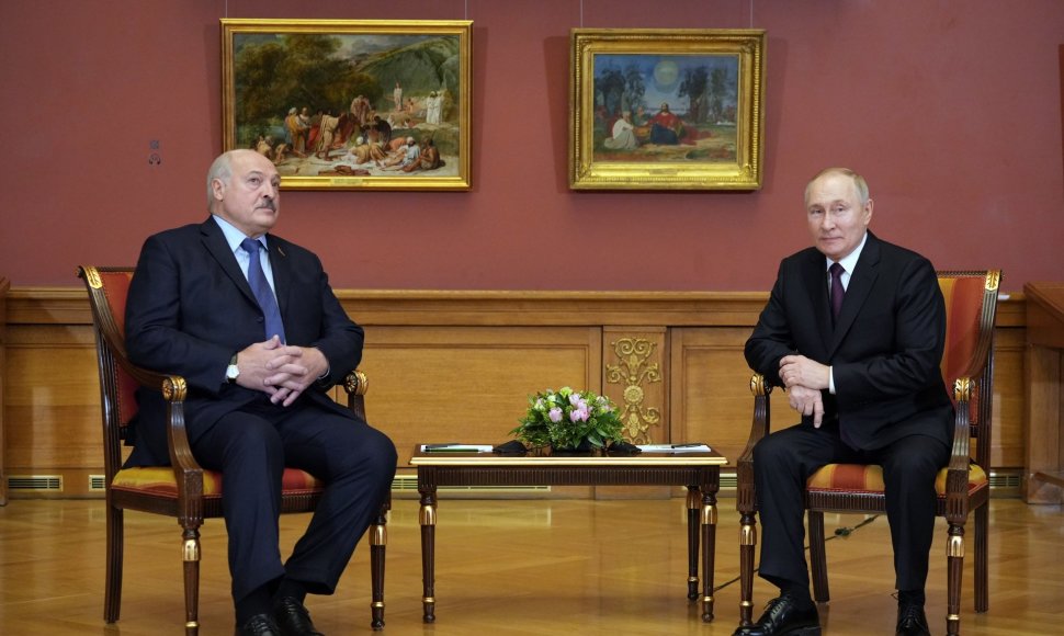 Rusijos lyderis Vladimiras Putinas ir Baltarusijos prezidentu pasiskelbęs Aliaksandras Lukašenka