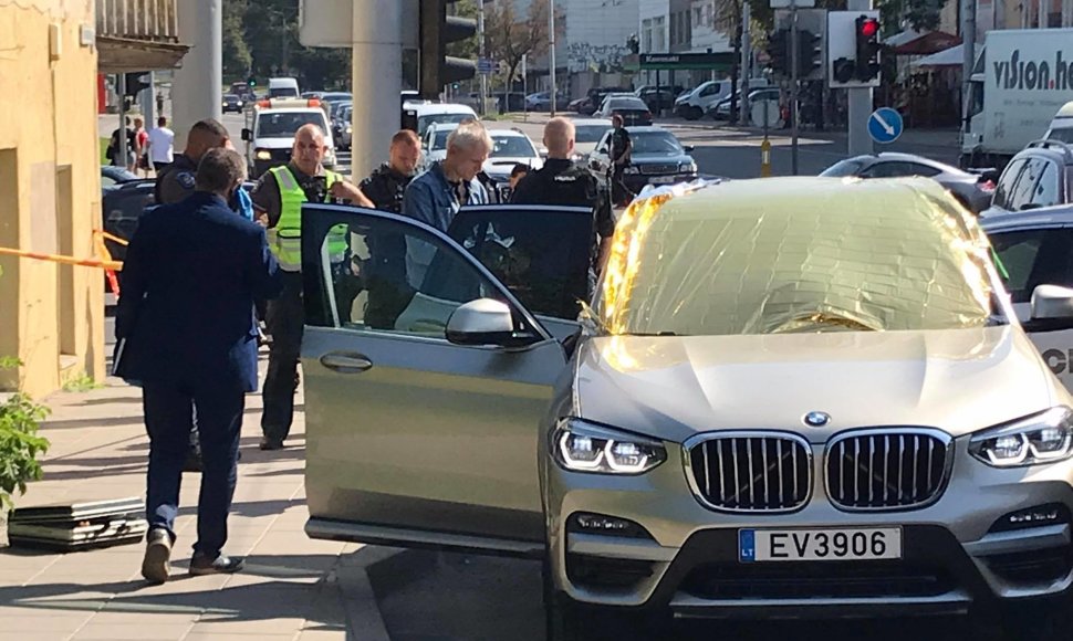 Automobilyje Švitrigailos gatvėje nušauta moteris