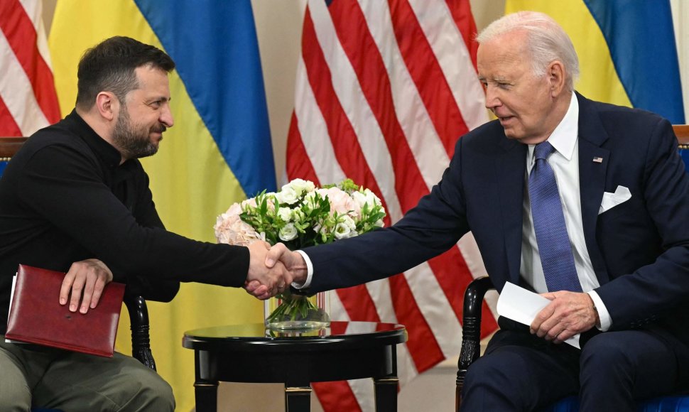 Ukrainos prezidentas Volodymyras Zelenskis ir JAV vadovas Joe Bidenas
