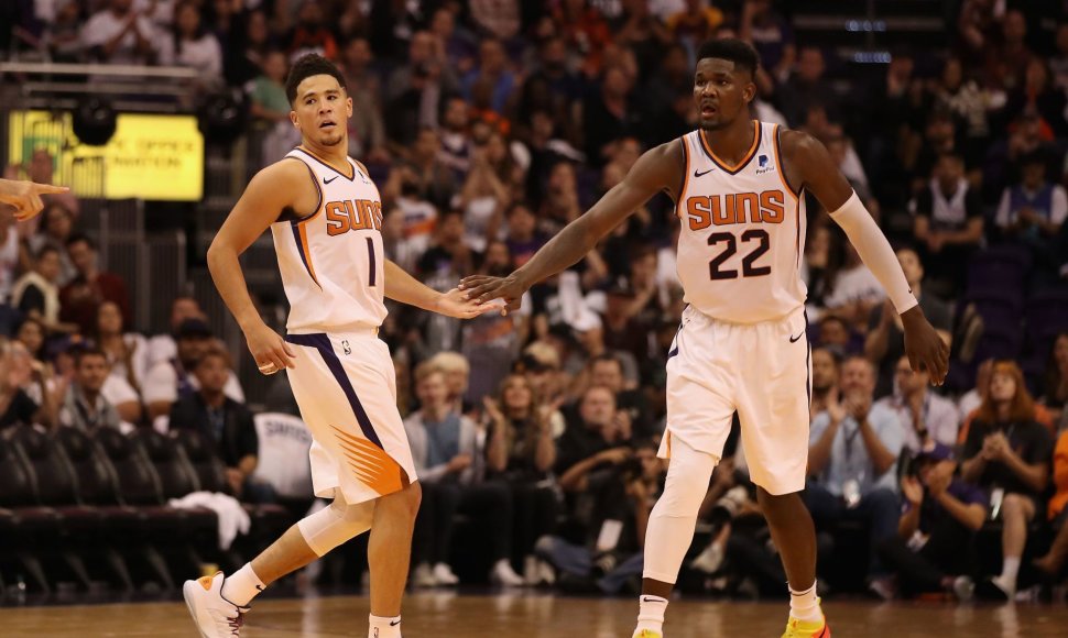 Devinas Bookeris ir Deandre Aytonas