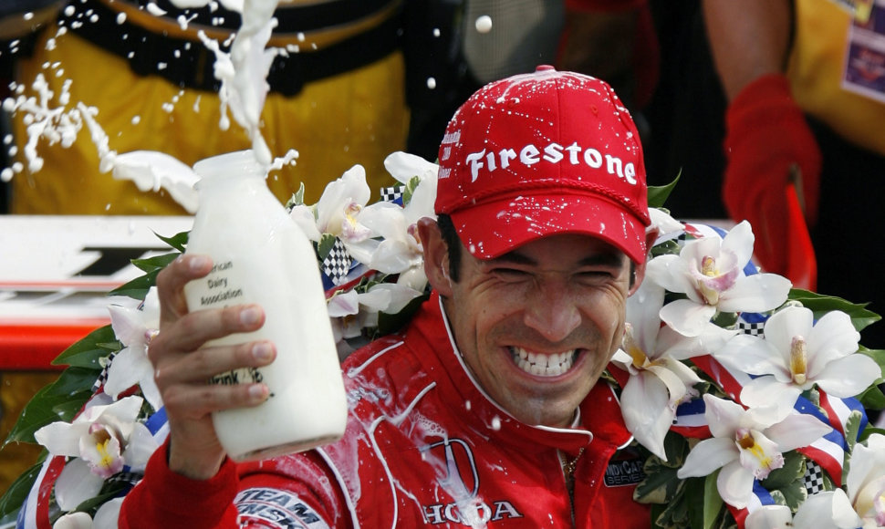 Indianapolio lenktynėse nugalėtojai geria pieną