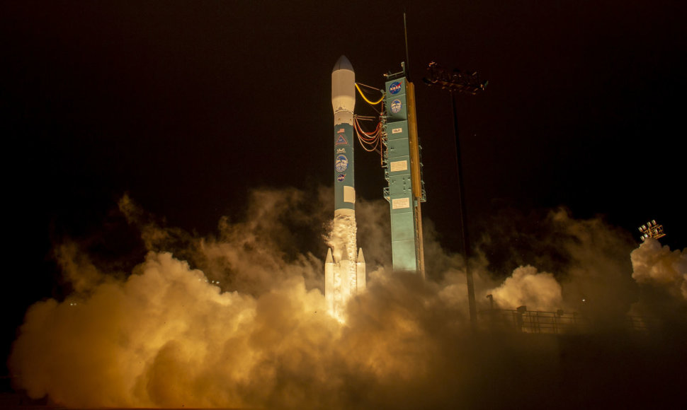 Raketos su palydovu „ICESat-2“ startas