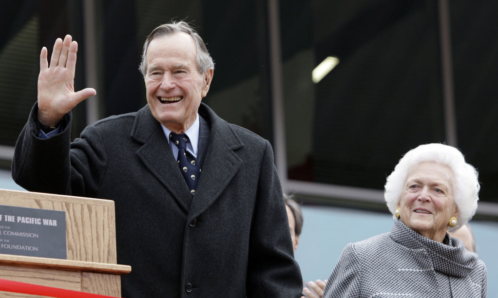 George'as H.W.Bushas švenčia 92-ąjį gimtadienį