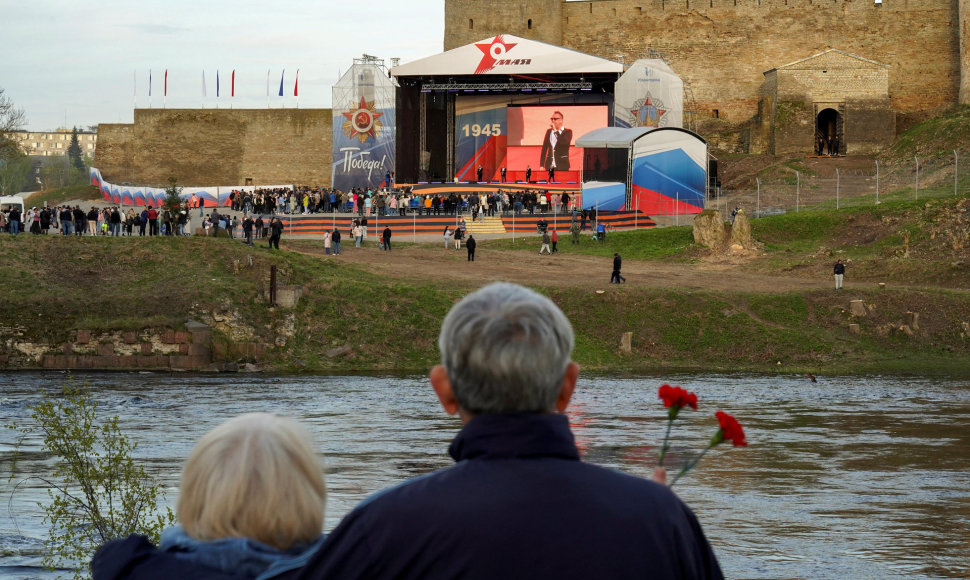 Estijos rusai stebi koncertą