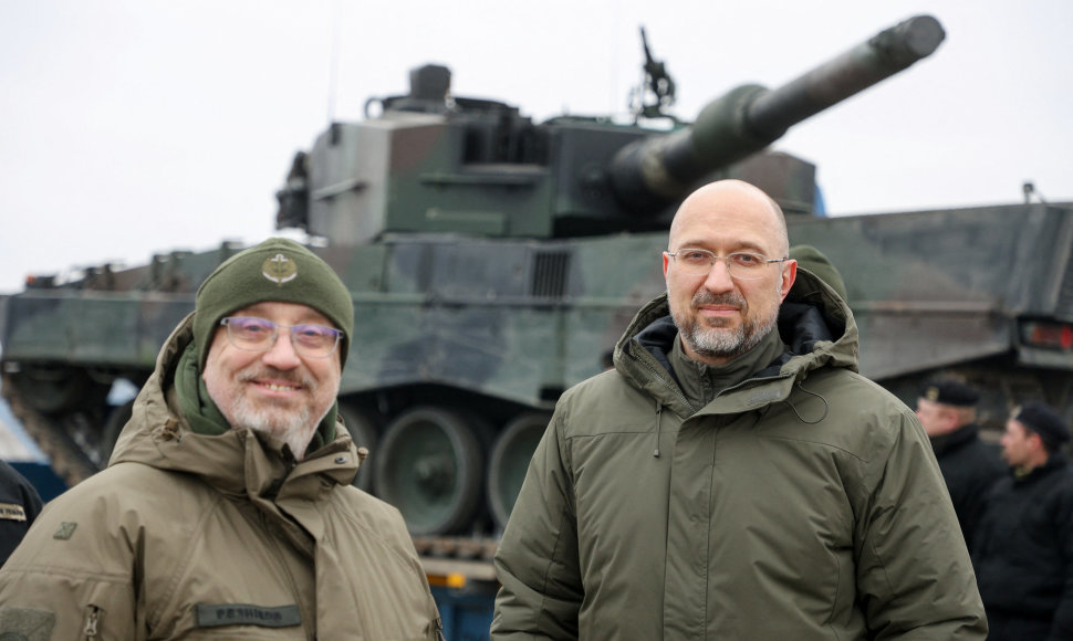 Ukrainos gynybos ministras Oleksijus Reznikovas ir šalies premjeras Denysas Šmyhalis
