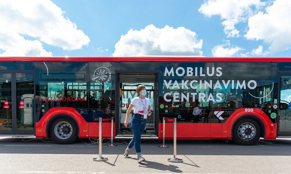 Mobilus vakcinavimo centras, įkurtas autobuse