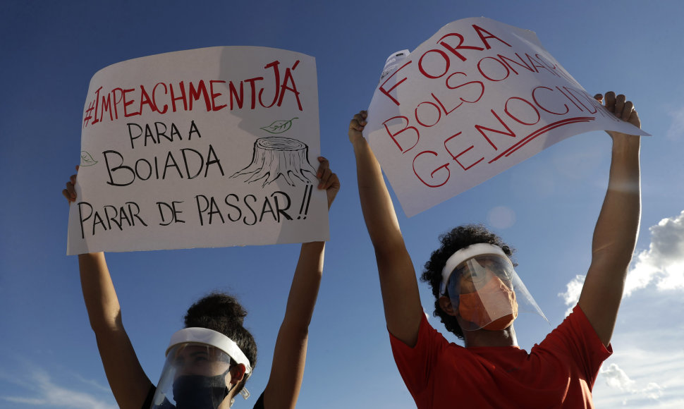 Tūkstančiai brazilų išėjo į gatves reikalauti prezidento J.Bolsonaro apkaltos