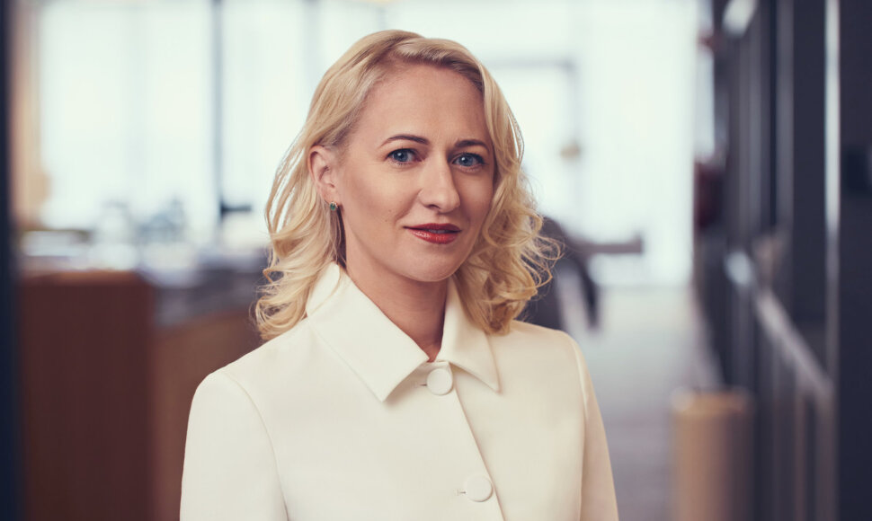 Eglė Dovby&scaron;ienė, SEB banko valdybos narė, Mažmeninės bankininkystės tarnybos vadovė.   