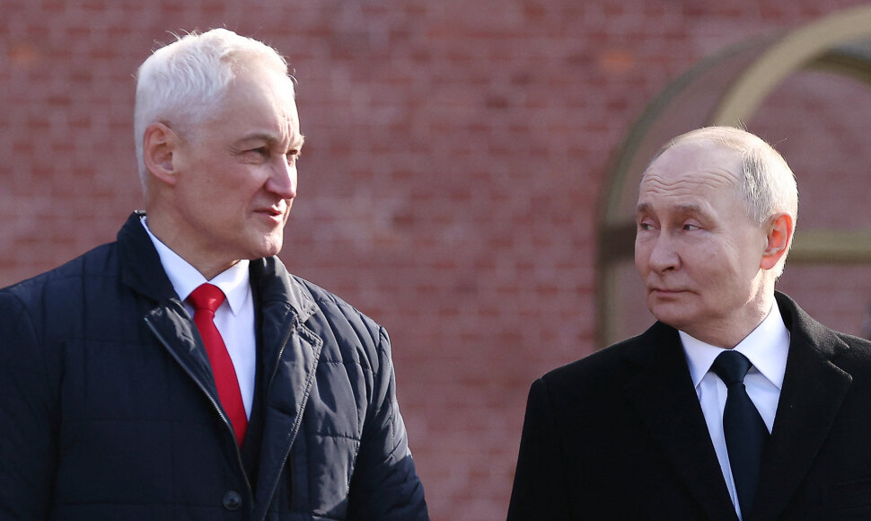 Rusijos prezidentas Vladimiras Putinas ir gynybos ministras Andrejus Belousovas