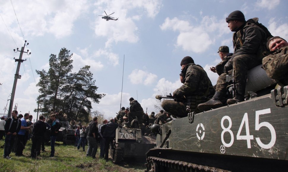 Prorusiški kovotojai konfliktuoja su Ukrainos kariais 