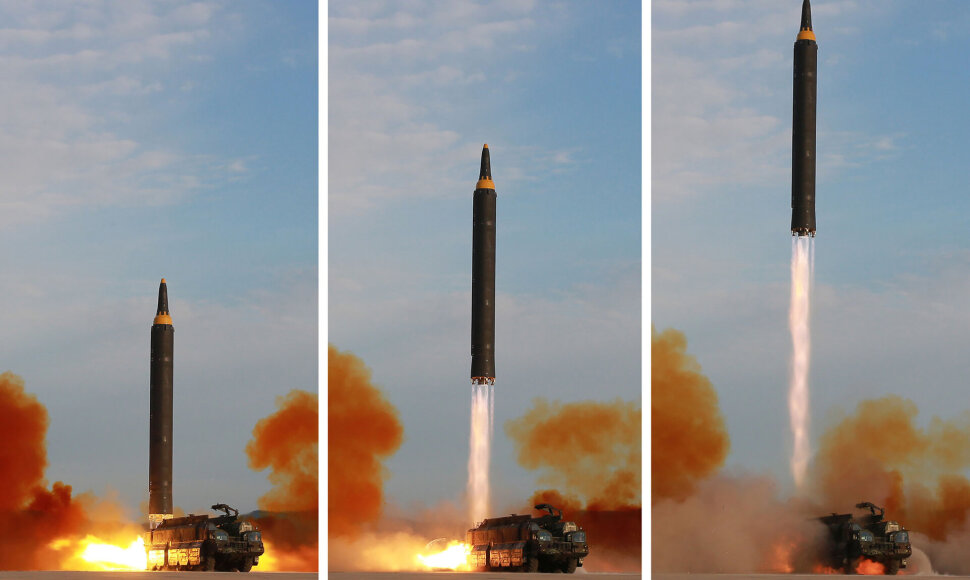 &Scaron;iaurės Korėjos raketa &bdquo;Hwasong-12&ldquo;