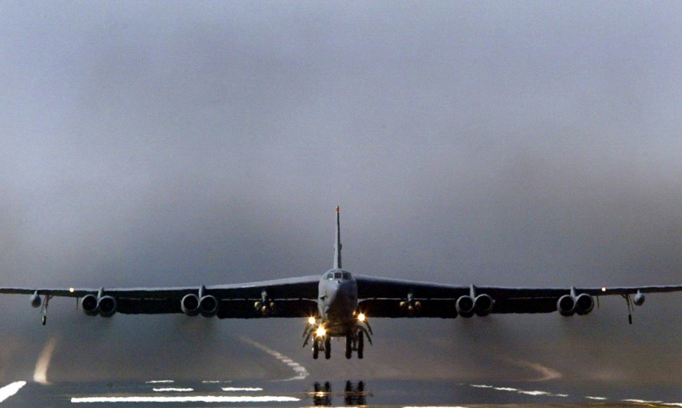 B-52 bombonešis
