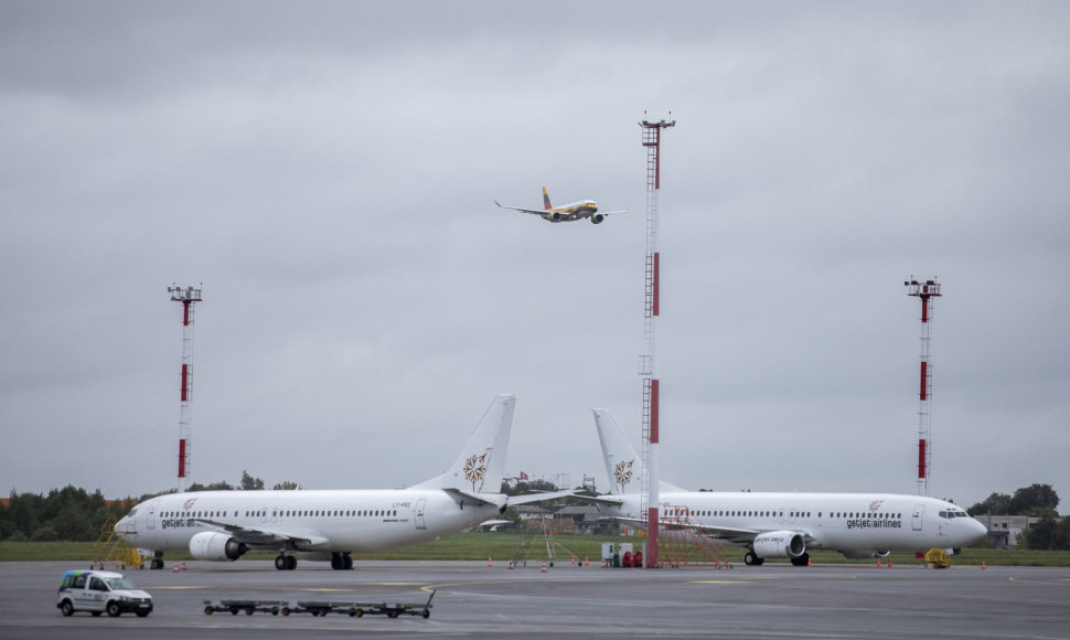Lietuvos vėliavos spalvomis nudažyto lėktuvo „Airbus A220-300“ pasitikimas Vilniaus oro uoste