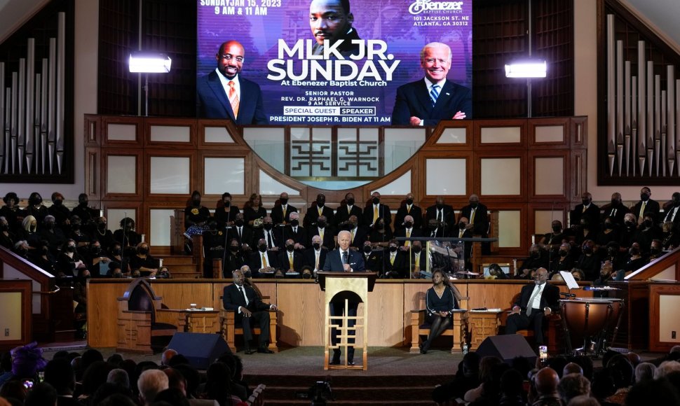 JAV prezidentas Joe Bidenas sako pamokslą Ebenizerio baptistų bažnyčioje