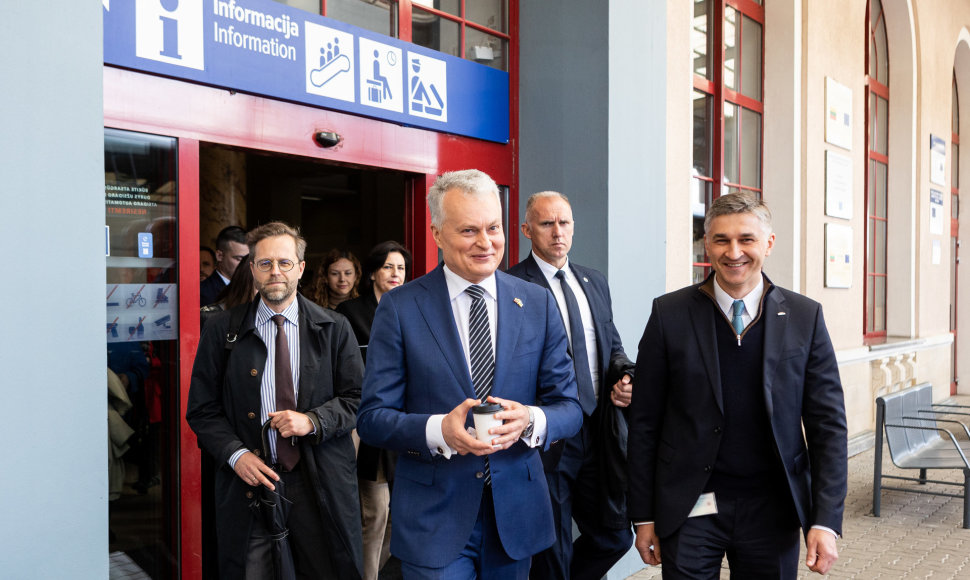 Prezidentas Gitanas Nausėda lankosi Vilniaus geležinkelio stotyje