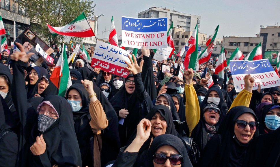 Iranas pradėjo susidorojimo kampaniją su protestų dalyviais