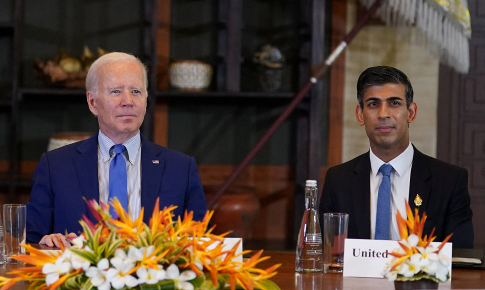 JAV prezidentas Joe Bidenas ir Jungtinės Karalystės ministras pirmininkas Rishi Sunakas