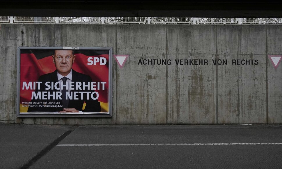 Olafo Scholzo / Matthias Schrader / AP