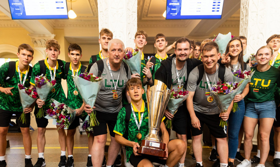 Lietuvos U16 vaikinų rinktinės sutiktuvės Vilniaus oro uoste