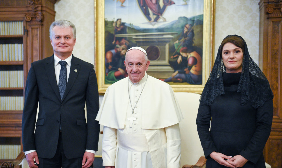 Gitanas ir Diana Nausėdos susitiko su popiežiumi Prancišku