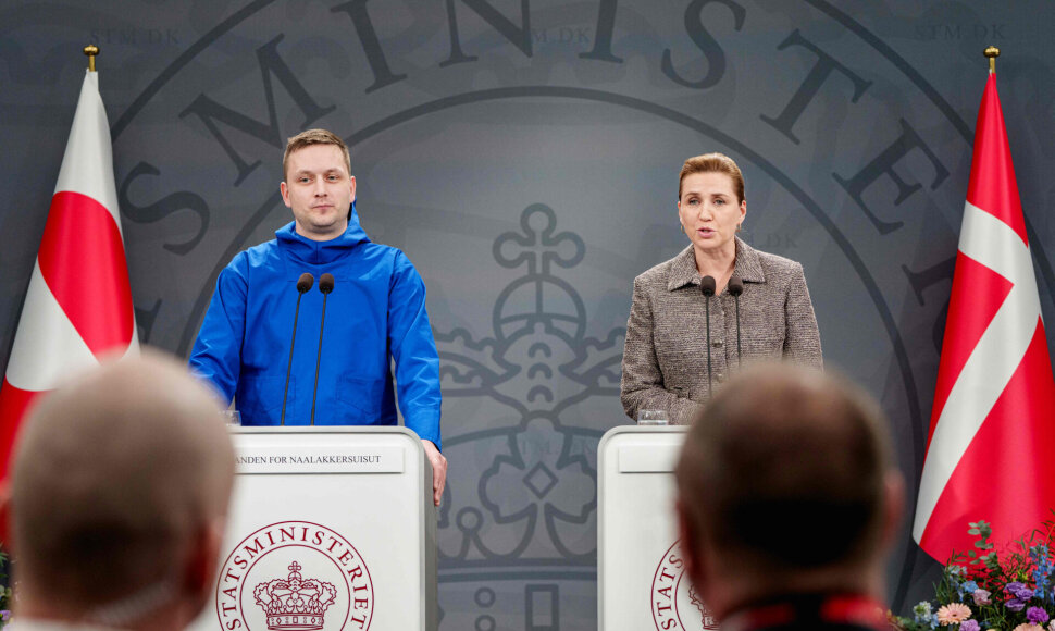 Jensas-Frederikas Nielsenas su Mette Frederiksen / LISELOTTE SABROE / AFP