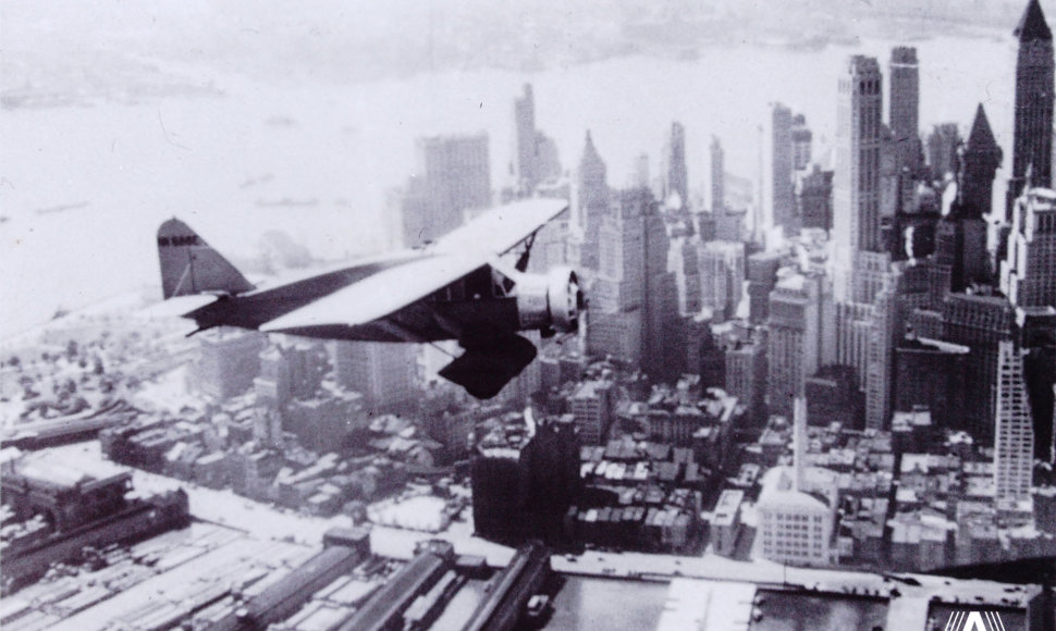 „Lituanica“ virš Niujorko 1933 m.
