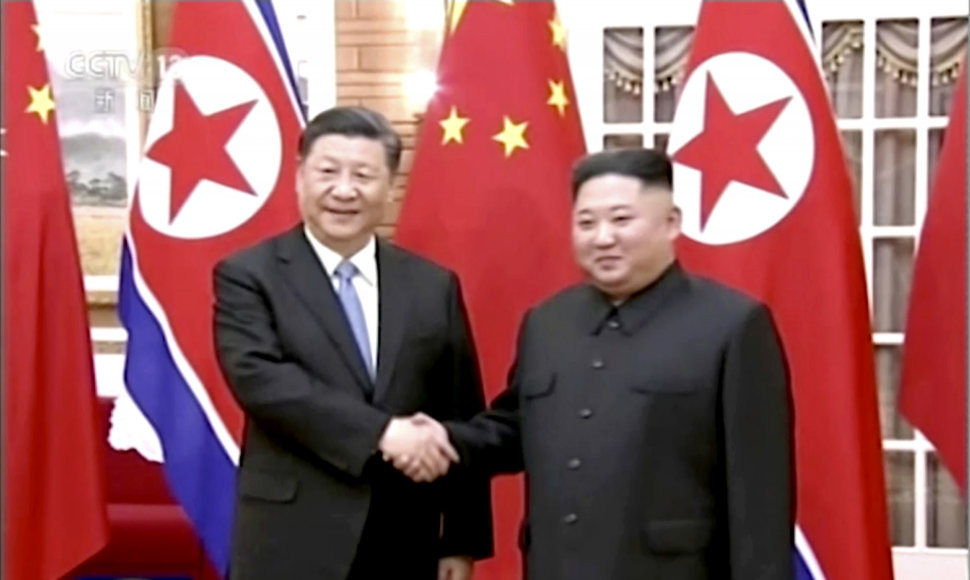 Xi Jinpingas ir Kim Jong Unas Pchenjane