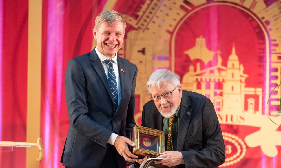 V.Landsbergiui įteiktas Vilniaus garbės piliečio vardas