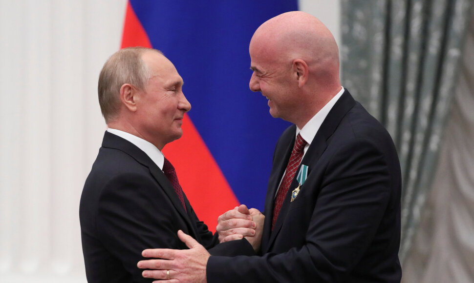 Vladimiras Putinas ir Gianni Infantino / EVGENIA NOVOZHENINA / REUTERS