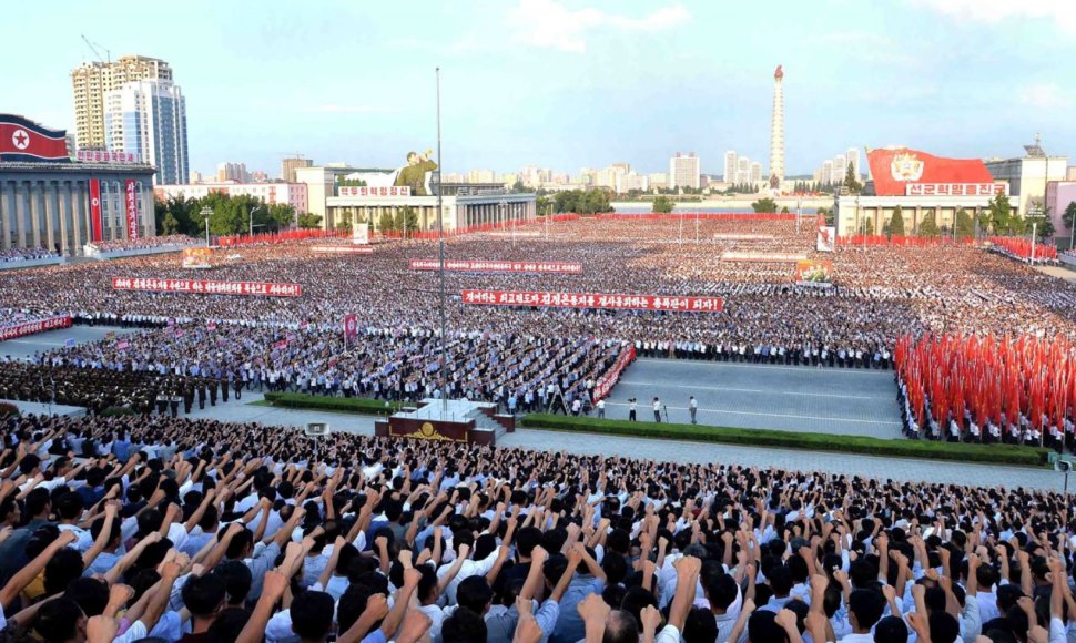 Šiaurės Korėjoje suorganizuota eisena prieš naujas šaliai taikomas sankcijas