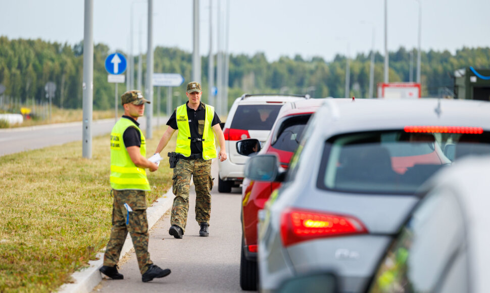 Automobilių patikra prie Lenkijos sienos