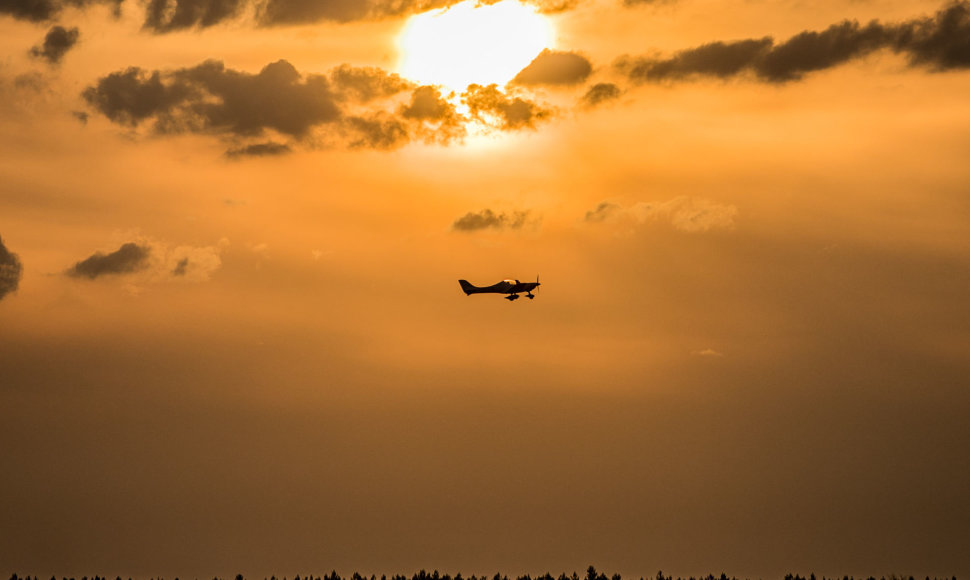 Virš Paluknio aerodromo