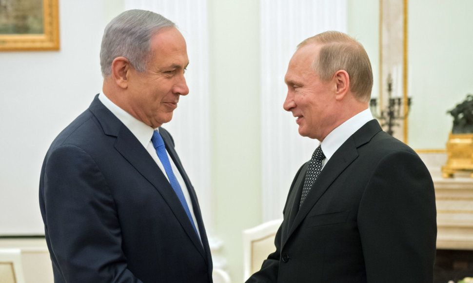 Benjaminas Netanyahu ir Vladimiras Putinas Maskvoje