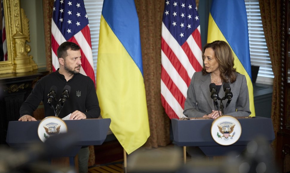 Ukrainos prezidentas Volodymyras Zelenskis ir JAV viceprezidentė Kamala Harris