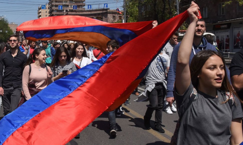 Armėnai džiaugiasi dėl atsistatydinusio premjero Seržo Sargsiano