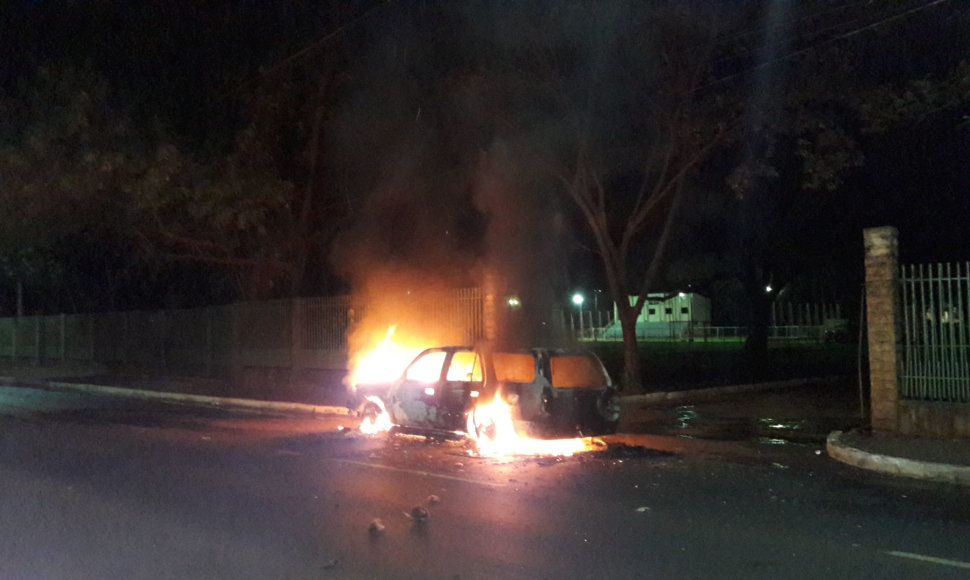 Brazilijoje užpuolikai degino automobilius